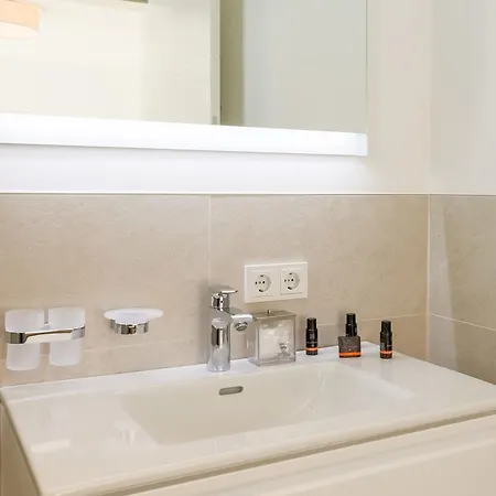 Aurora Mountain By We Rent קפרון